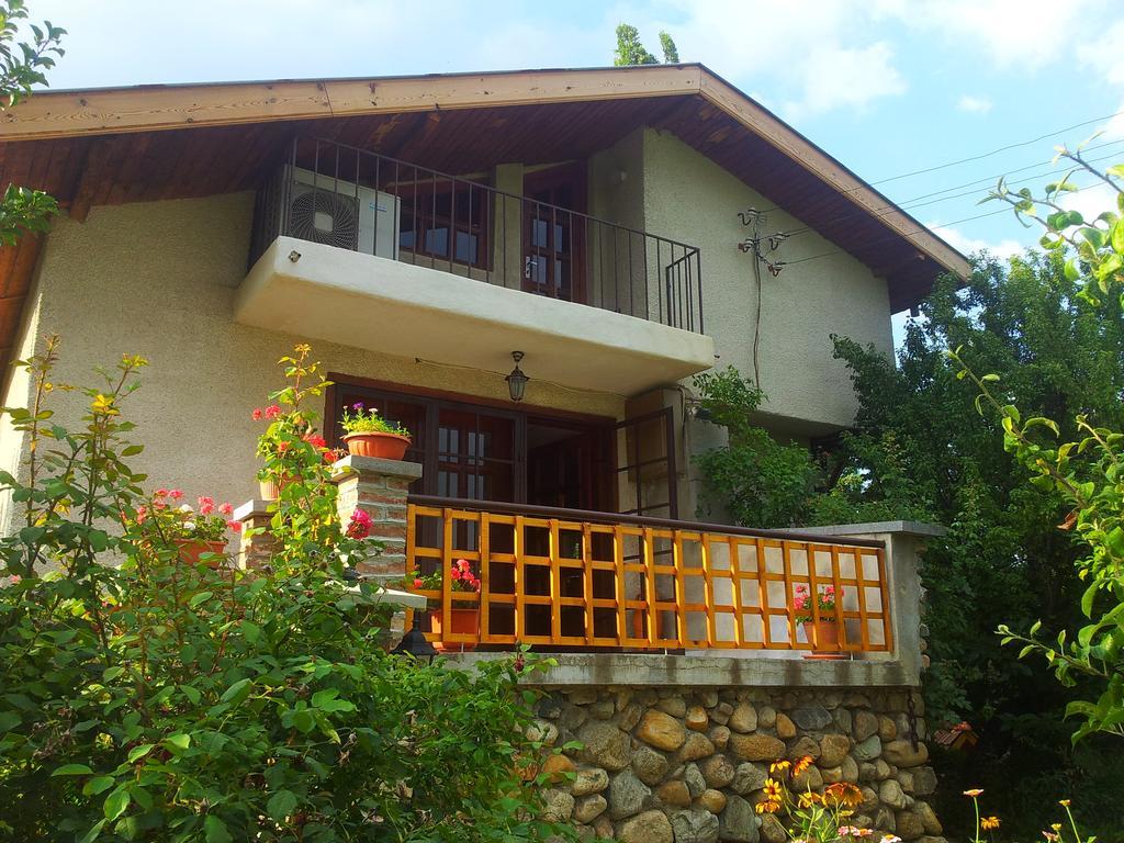 Къща За Гости Каза Роза - Swiss Style Chalet Casa Rosa Guest House Kyustendil Habitación foto