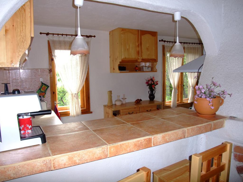 Къща За Гости Каза Роза - Swiss Style Chalet Casa Rosa Guest House Kyustendil Habitación foto