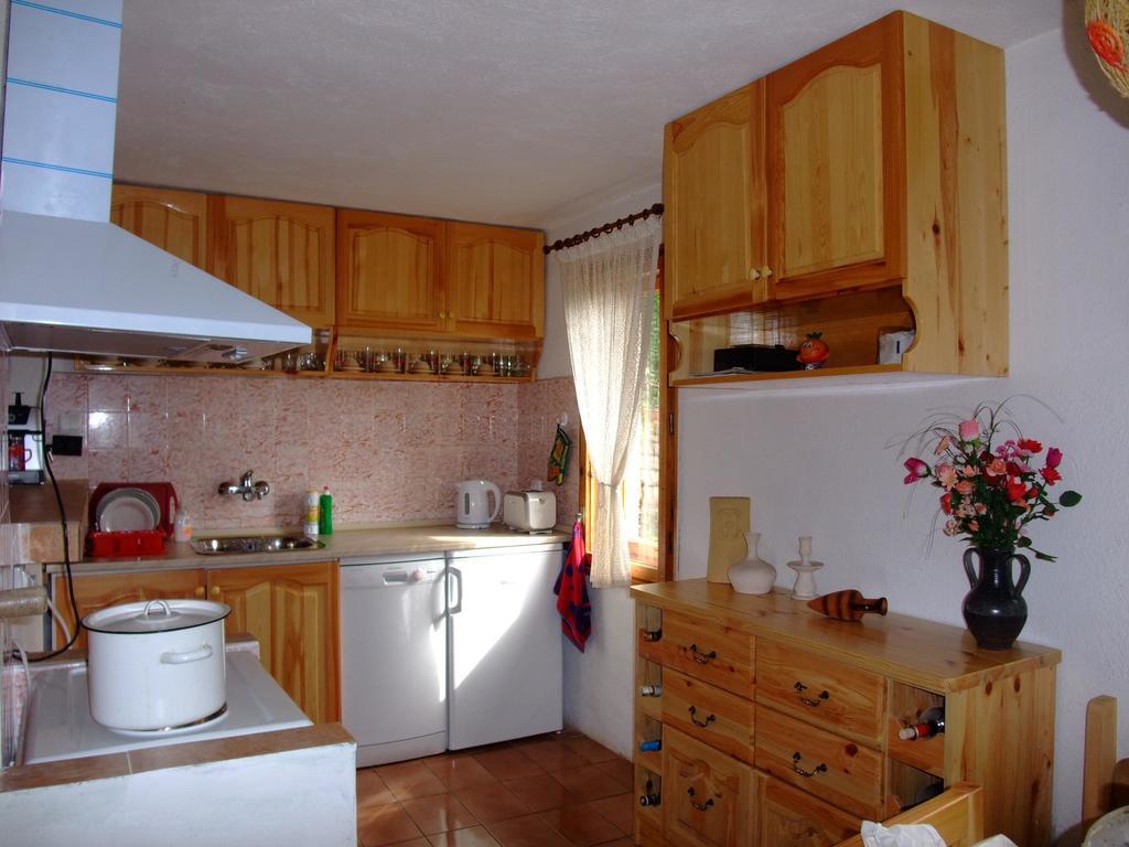 Къща За Гости Каза Роза - Swiss Style Chalet Casa Rosa Guest House Kyustendil Habitación foto